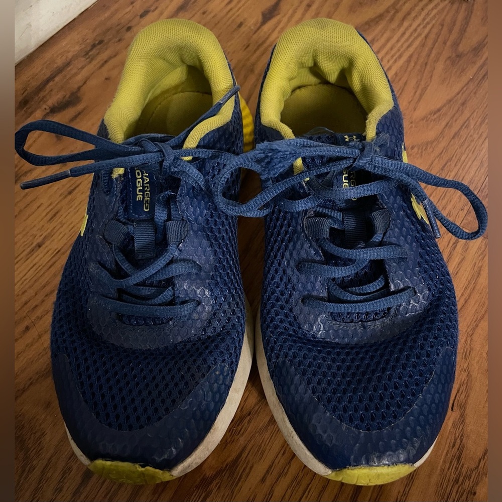 Kids Under Armour Charged Rogue 3 running shoes blue yellow colorway size 3.5
